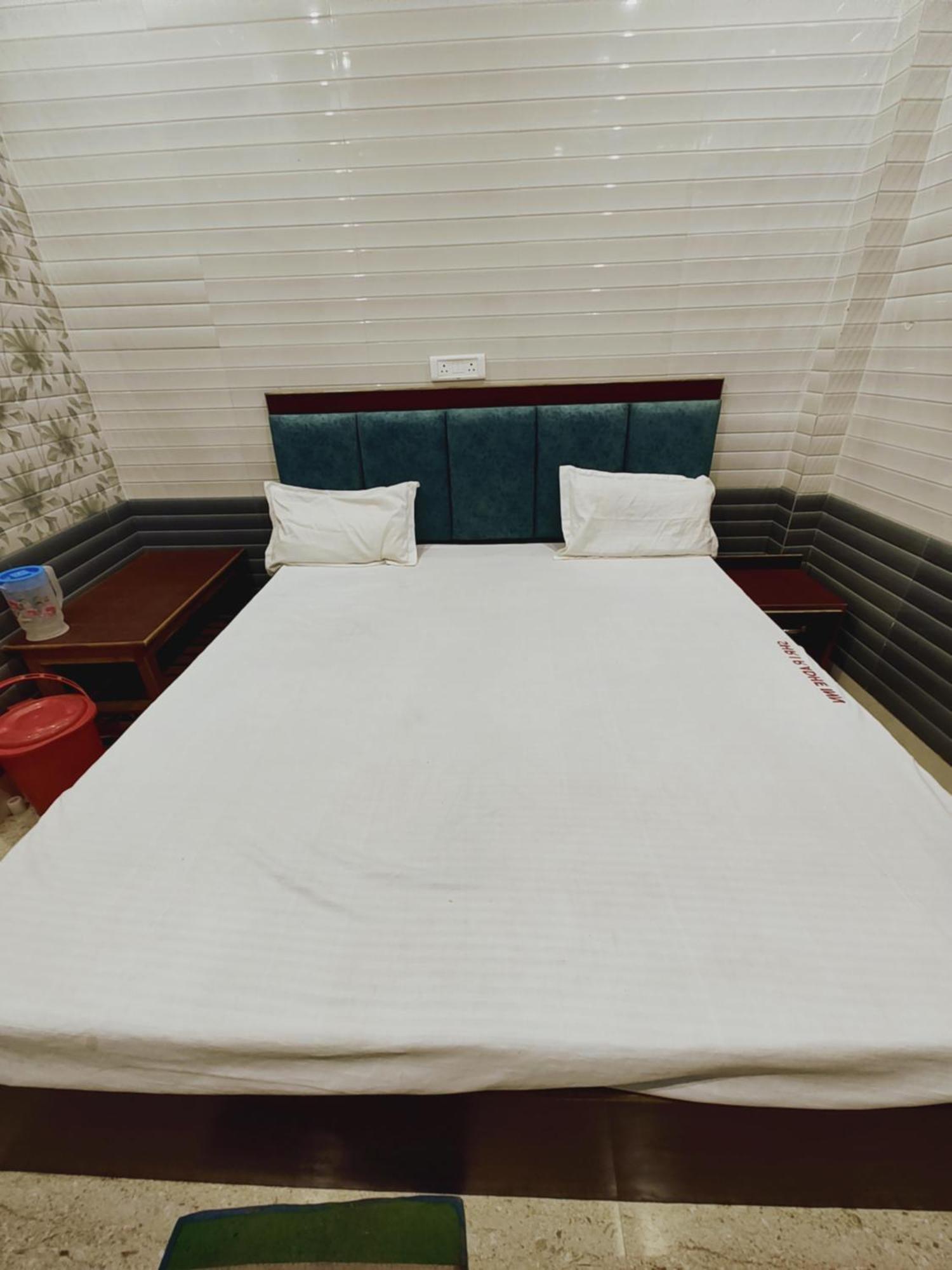 Shree Radhe Inn Near Ram Janam Bhumi Ayodhya Exterior foto