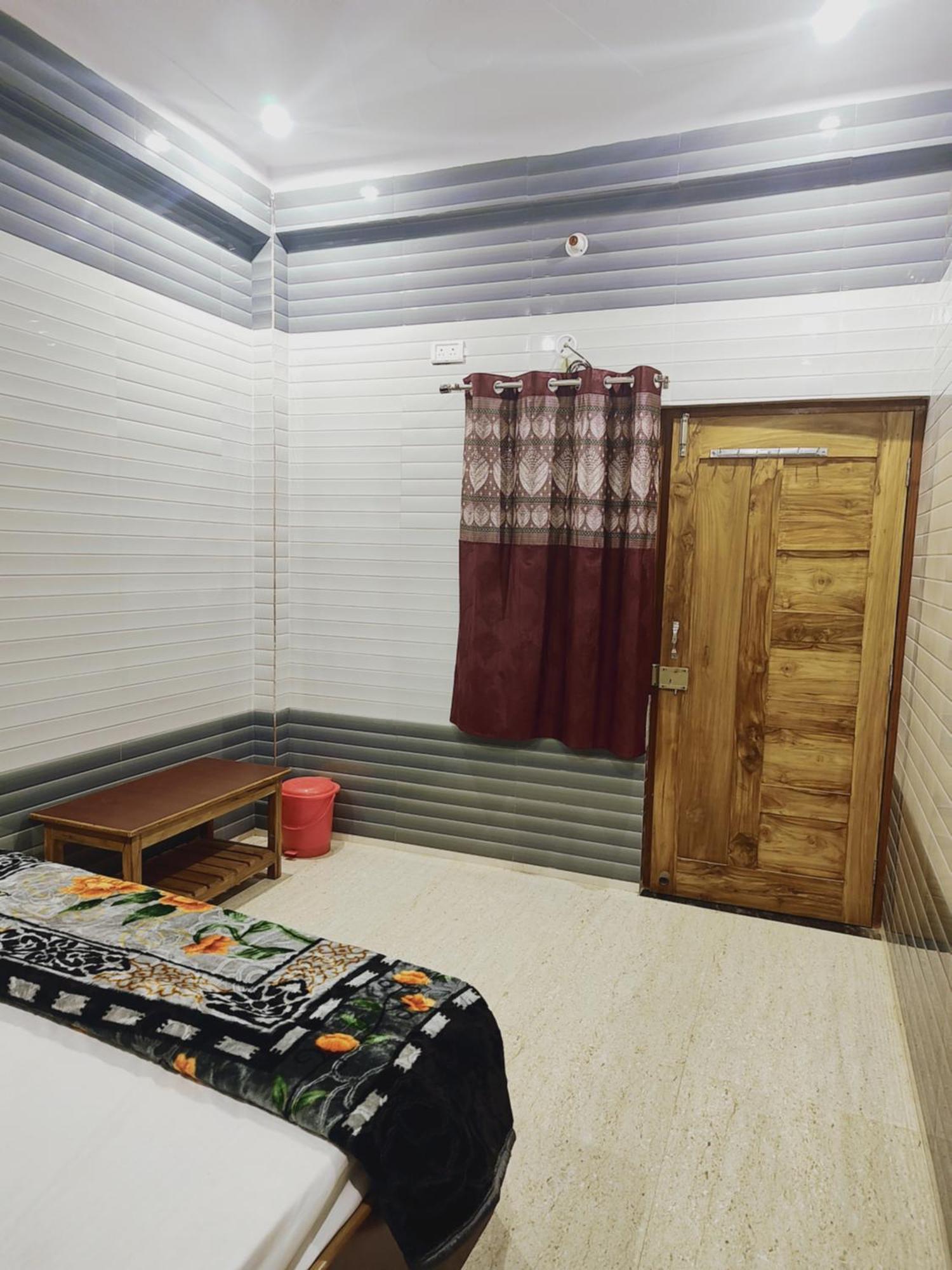 Shree Radhe Inn Near Ram Janam Bhumi Ayodhya Exterior foto